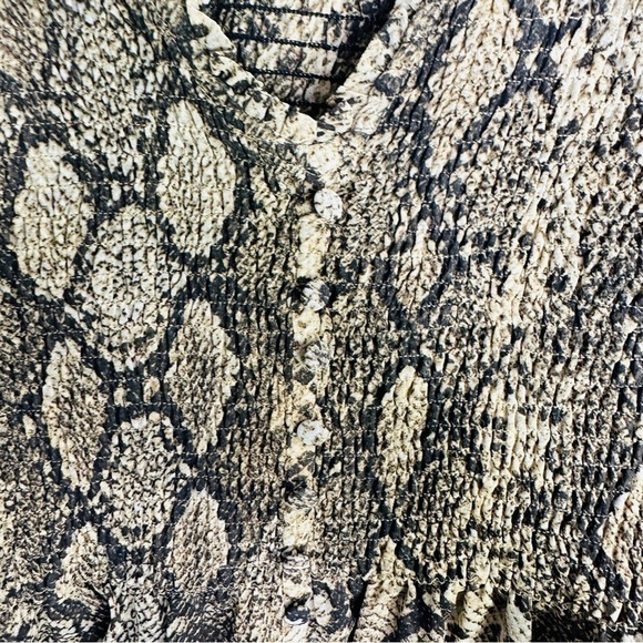 Zara Animal Print Smock Peplum Ruffle V-Neck
Top Small - Picture 7 of 10